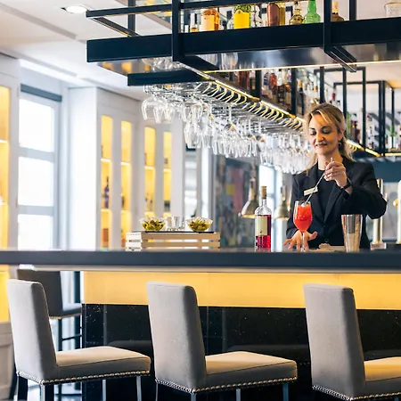 Mercure Jardines De Albia Готель