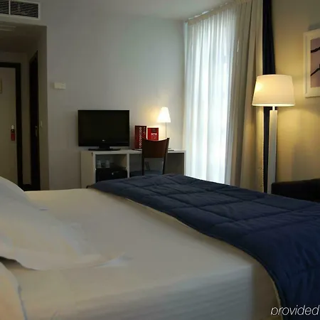 Hotel Mercure Jardines De Albia 4*